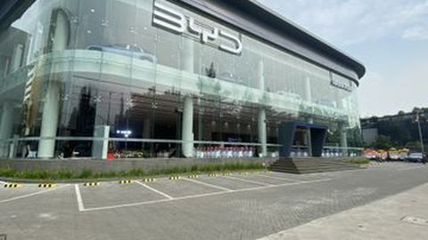 Arista Group Perluas Jaringan Kendaraan Listrik, Resmikan Diler Denza Pertama dan 7 Diler BYD Baru
