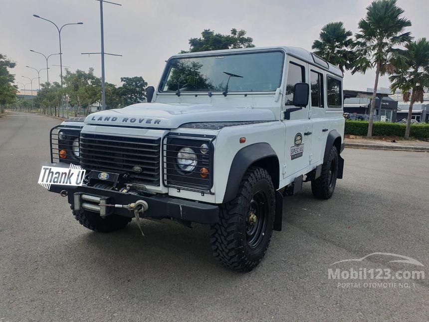 Land rover defender 2012