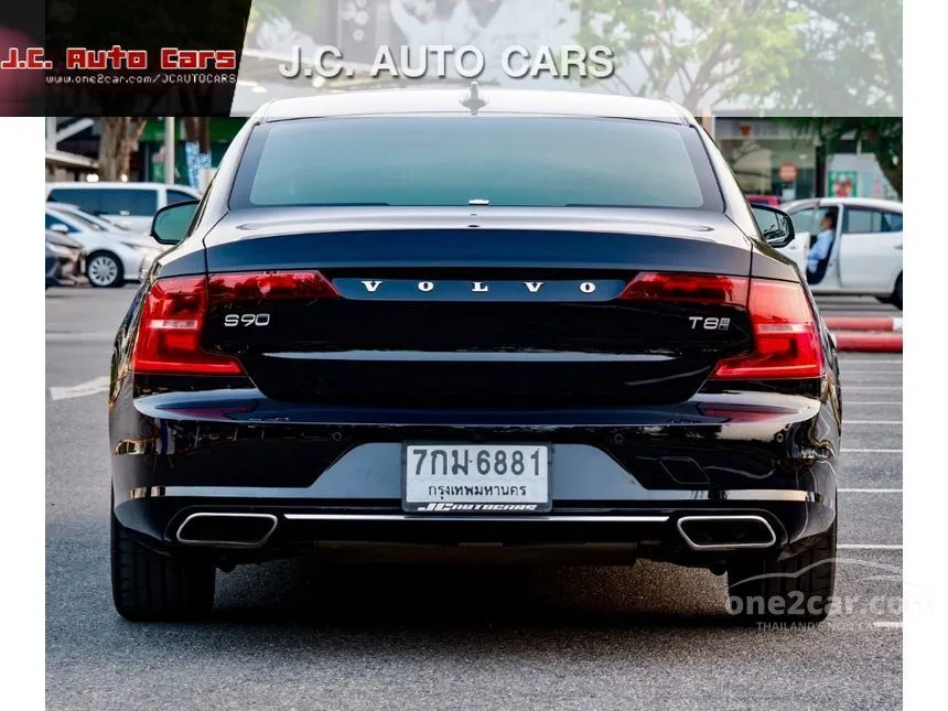 2018 Volvo S90 T8 Momentum Sedan