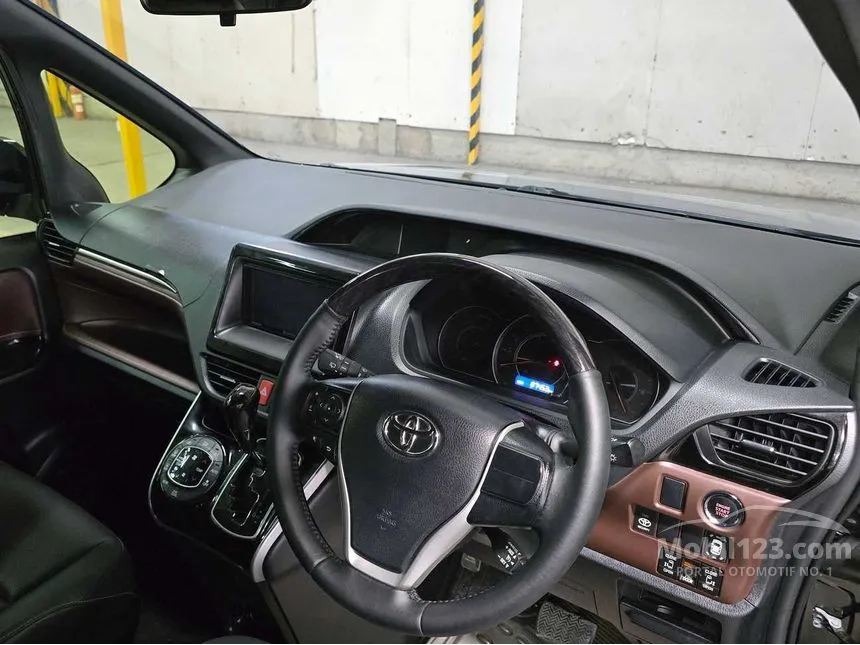 2020 Toyota Voxy MPV