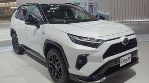 Orang Kaya yang Mau Beli Toyota RAV4 PHEV Mesti Rela Menunggu Hingga 2024