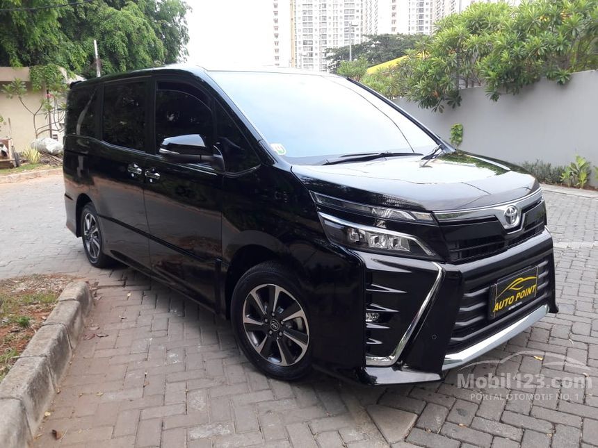  Jual  Mobil  Toyota  Voxy  2021 R80 2 0 di DKI Jakarta 