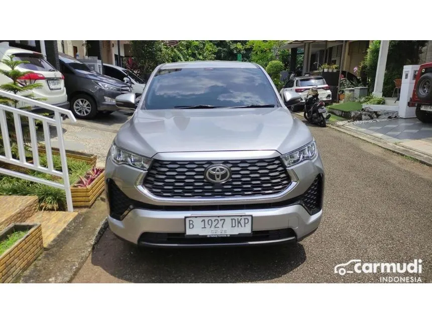 Jual Mobil Toyota Kijang Innova Zenix 2022 V (Premium Color) 2.0 di Jawa Barat Automatic MPV Abu