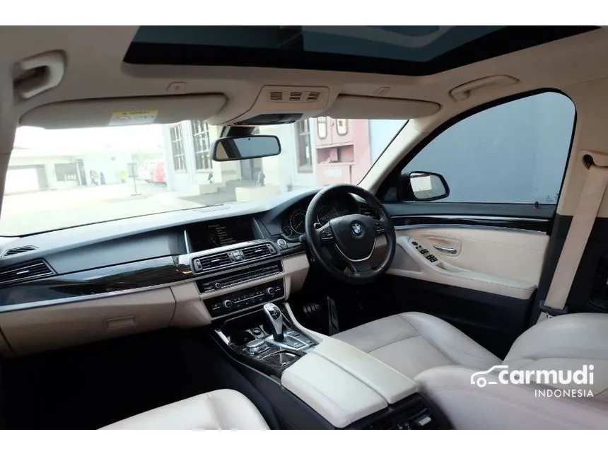 2015 BMW 528i Luxury Sedan