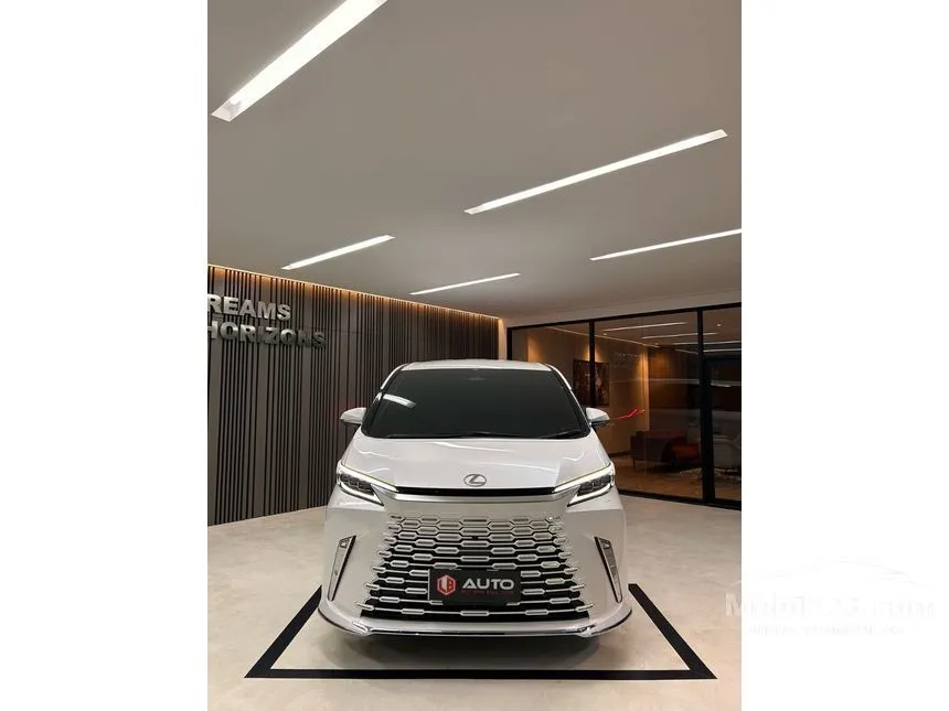 2024 Lexus LM 350h 7 Seater MPV