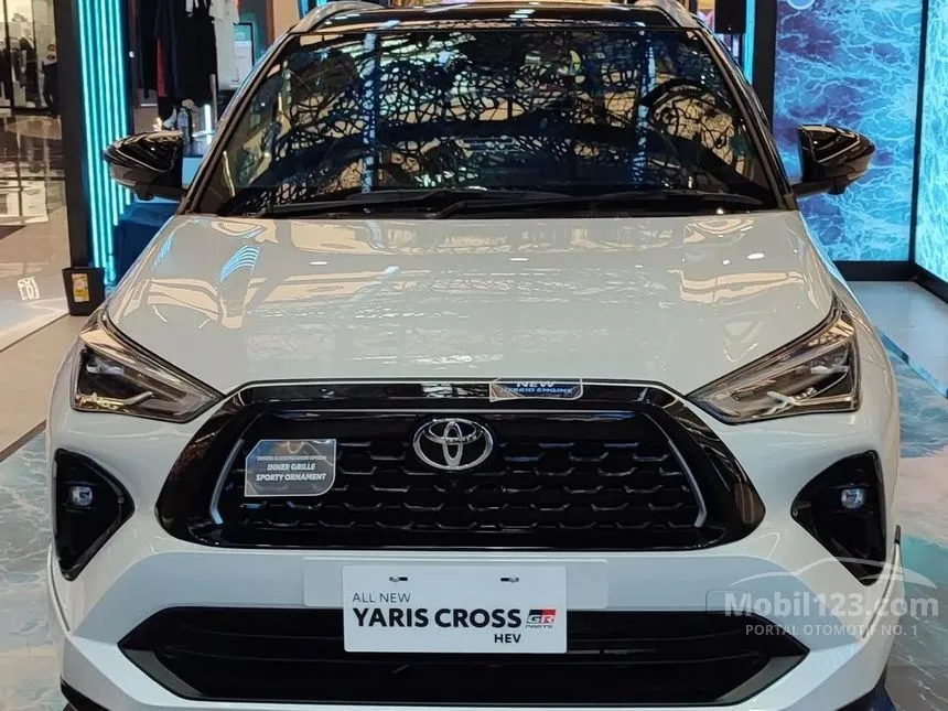 Jual Mobil Toyota Yaris Cross 2024 S GR Parts Aero Package HEV 1.5 di Kalimantan Selatan Automatic Wagon Putih Rp 370.000.000