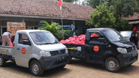 DFSK Serahkan Super Cab untuk Bantu Korban Tsunami Selat Sunda