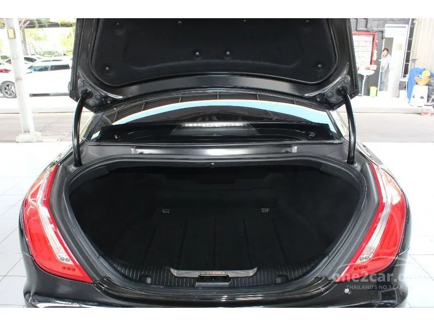 2013 Jaguar XJ Portfolio Sedan