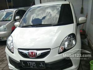 Honda Brio Mobil bekas dijual di Bali Indonesia - Dari 3 