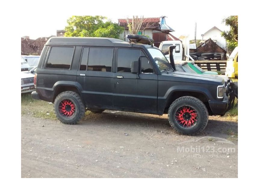 Jual Mobil  Chevrolet  Trooper 1983 2 3 di Jawa  Timur  Manual 