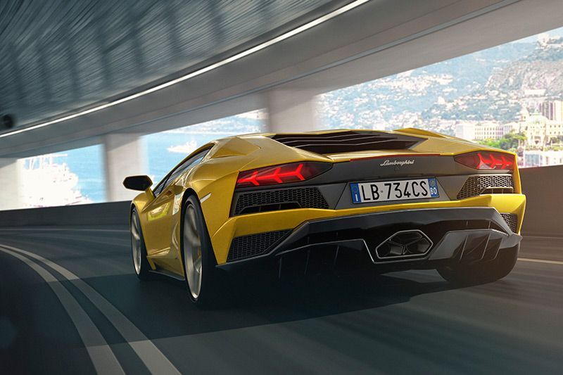 Lamborghini Aventador S, Supercar Agresif dan Ganas