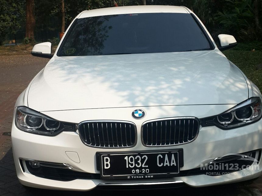 Jual Mobil  BMW  320i  2021 Luxury  2 0 di Banten Automatic 