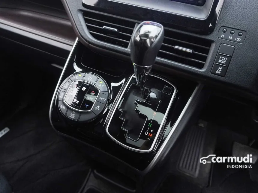 2018 Toyota Voxy Wagon