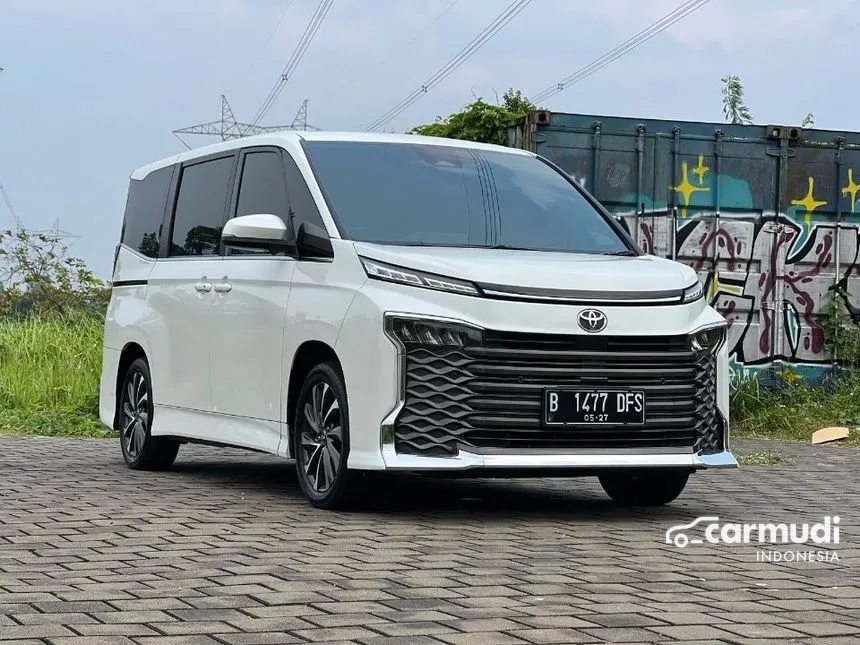 2022 Toyota Voxy (Premium Color) MPV