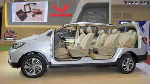 Ayo Rasakan Kenyamanan Kabin Wuling Confero S di GIIAS 2017
