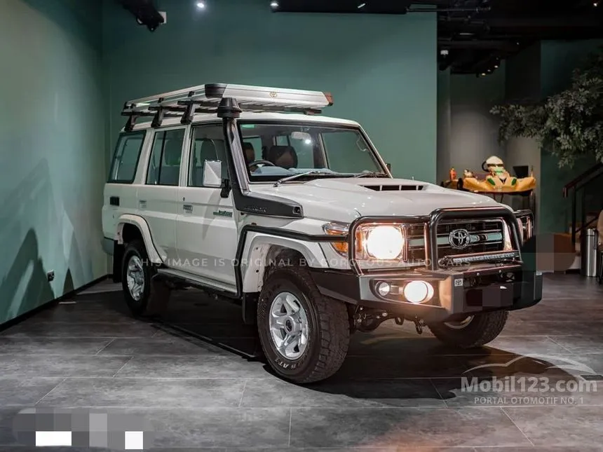 2022 Toyota Land Cruiser Double Cab Chassis 79 GXL Pick-up