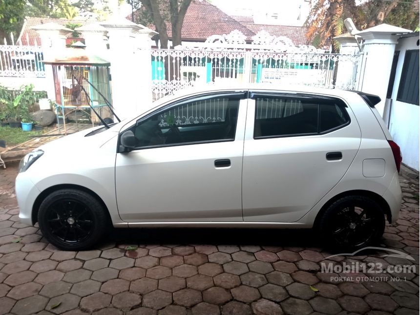 Jual Mobil Daihatsu Ayla 2015 D 1.0 di Jawa Timur Manual 