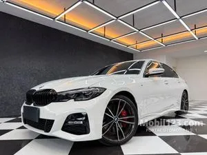 2022 BMW 330i 2.0 M Sport Sedan New Profile White on Black Odo 22 Rb (TERMURAH)