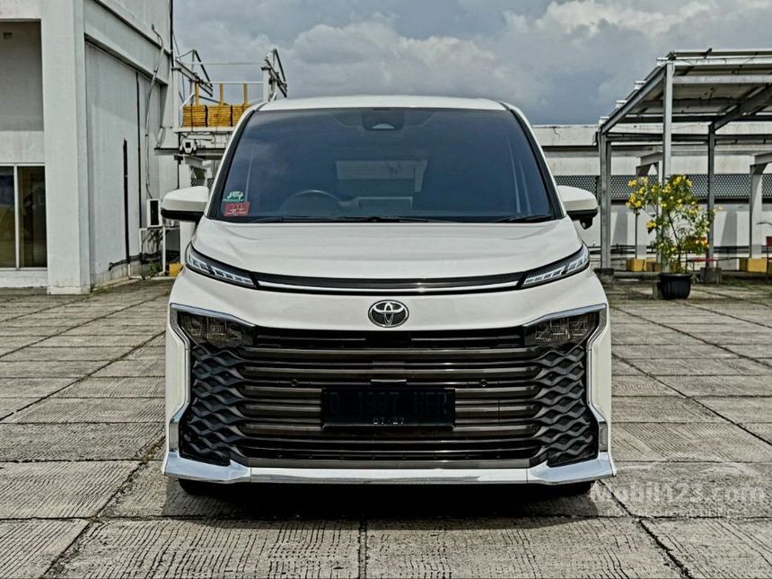 Jual Mobil Toyota Voxy 2022 (Premium Color) 2.0 di DKI Jakarta ...