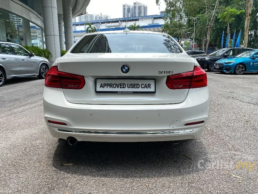 2019 BMW 318i Luxury Sedan