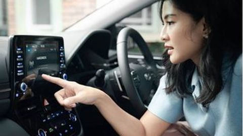 Dian Sastro Sempat Meragukan Keselamatan Hyundai Ioniq