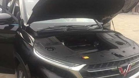 Wuling Almaz Tiru Layar Tesla