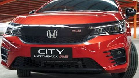 Honda City Hatchback Sedang Bersiap Ikut Balapan di Indonesia