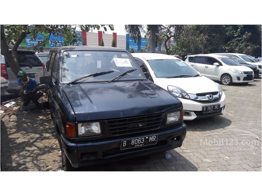 Jual Mobil  Isuzu  Panther  2001 LS Black Panther  2 5 di DKI  