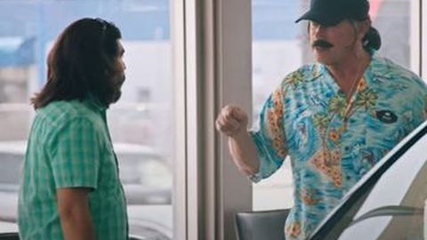 Arnold Schwarzenegger jadi Sales Mobil Listrik