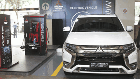Cuma Bulan Ini, Mitsubishi Outlander PHEV Banyak Gratisannya