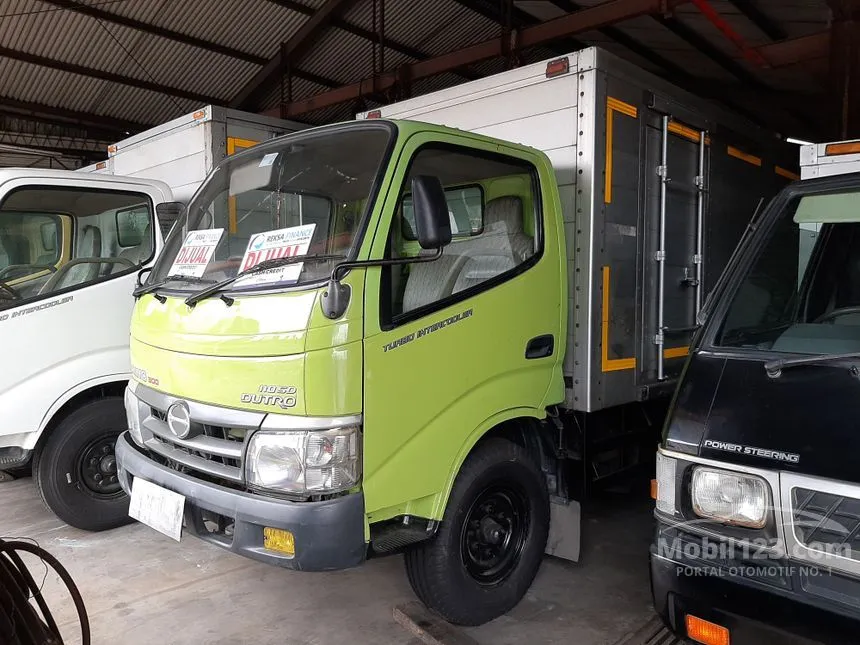 2015 Hino Dutro 300 Series Trucks