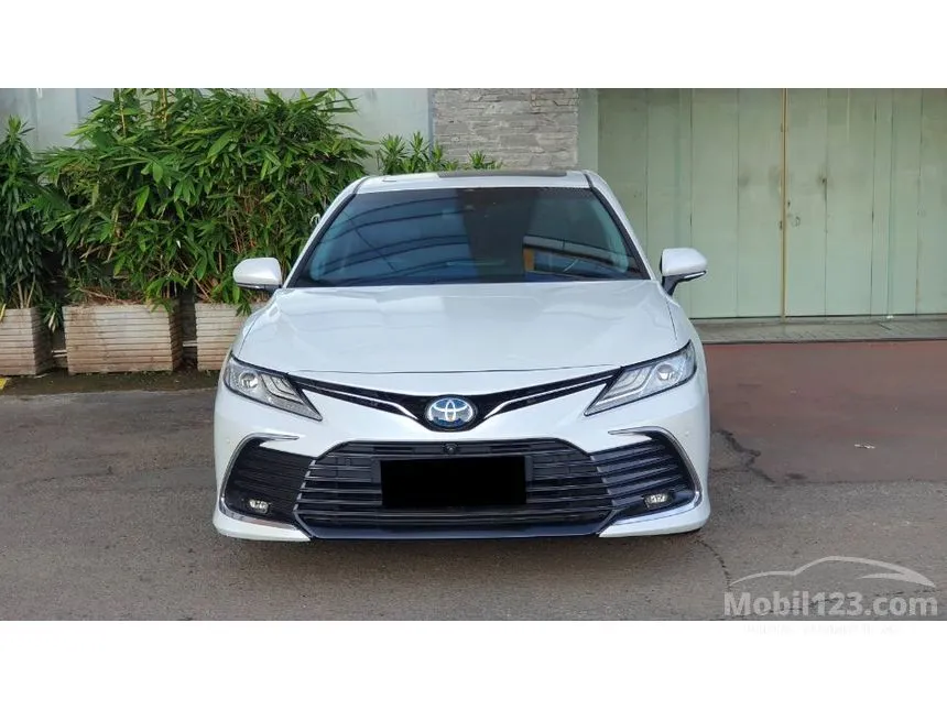 2023 Toyota Camry Hybrid Sedan