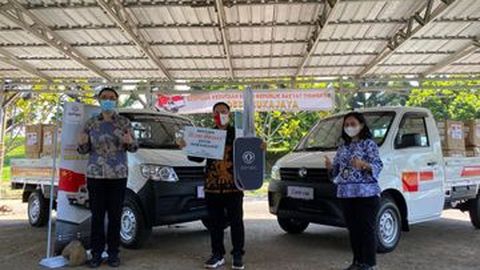 Dubes China Kasih 2 DFSK Super Cab ke Warga Desa di Sukabumi