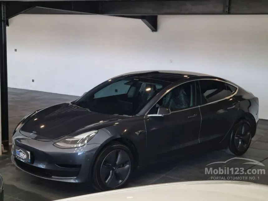 2020 Tesla Model 3 Standard Range Plus Sedan