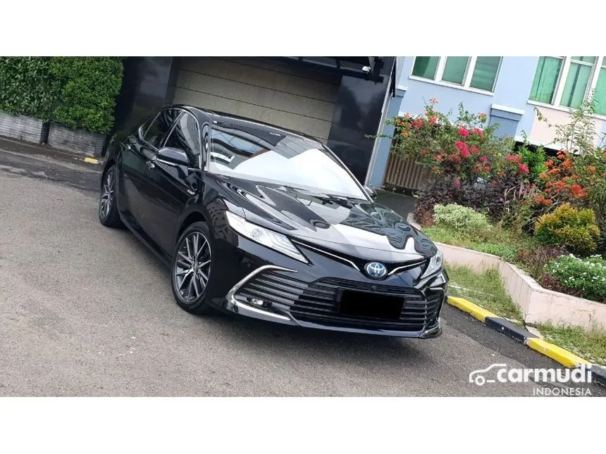 2022 Toyota Camry Hybrid Sedan