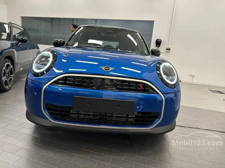 2025 MINI Cooper S 5 Door Hatchback