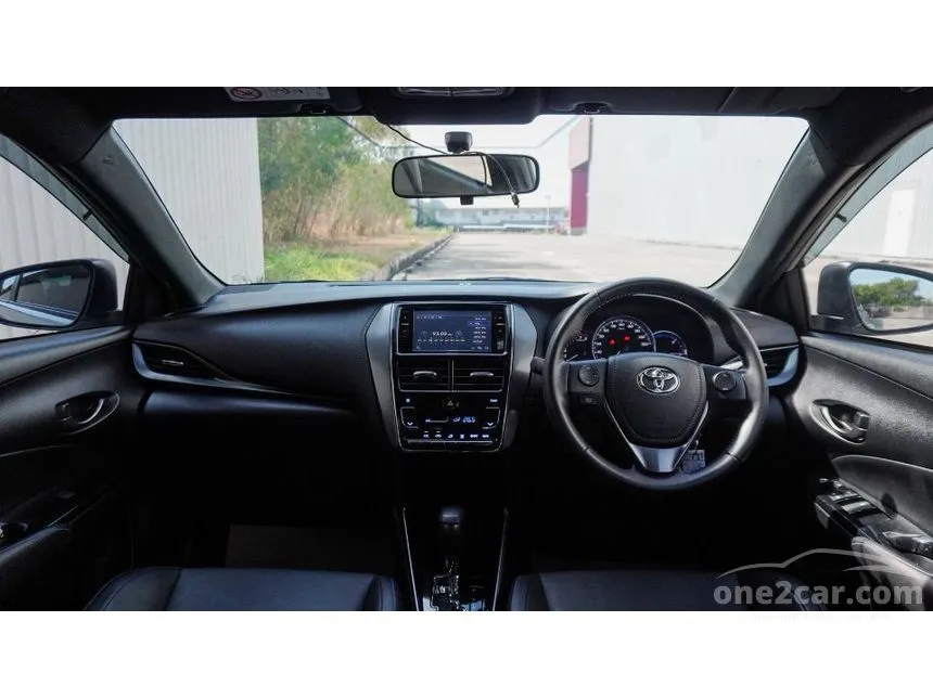 2022 Toyota YARIS Sport Hatchback