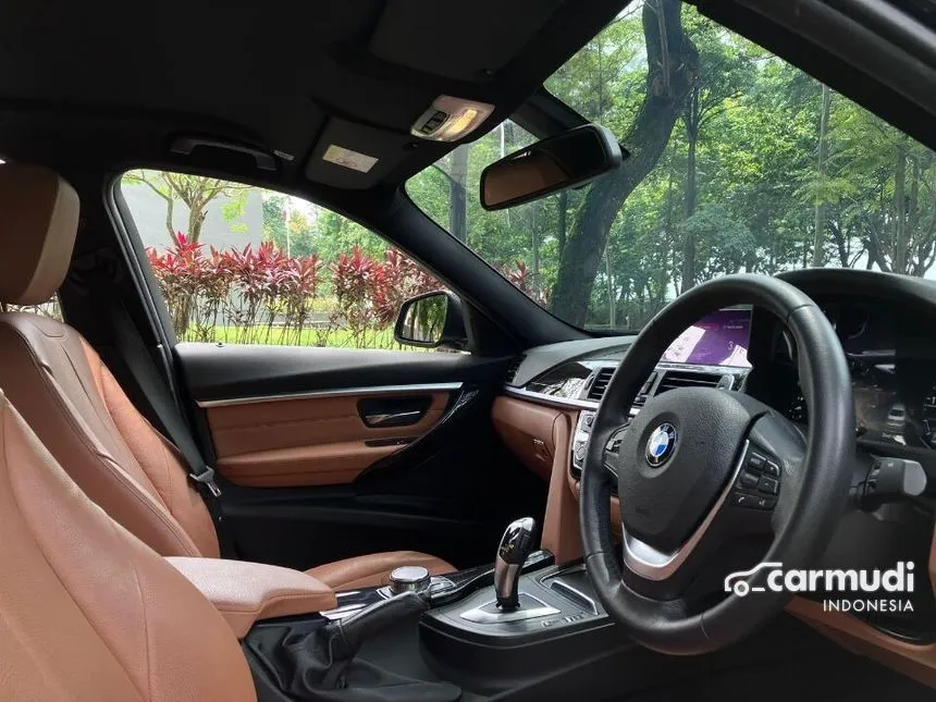 2018 BMW 320i Luxury Sedan