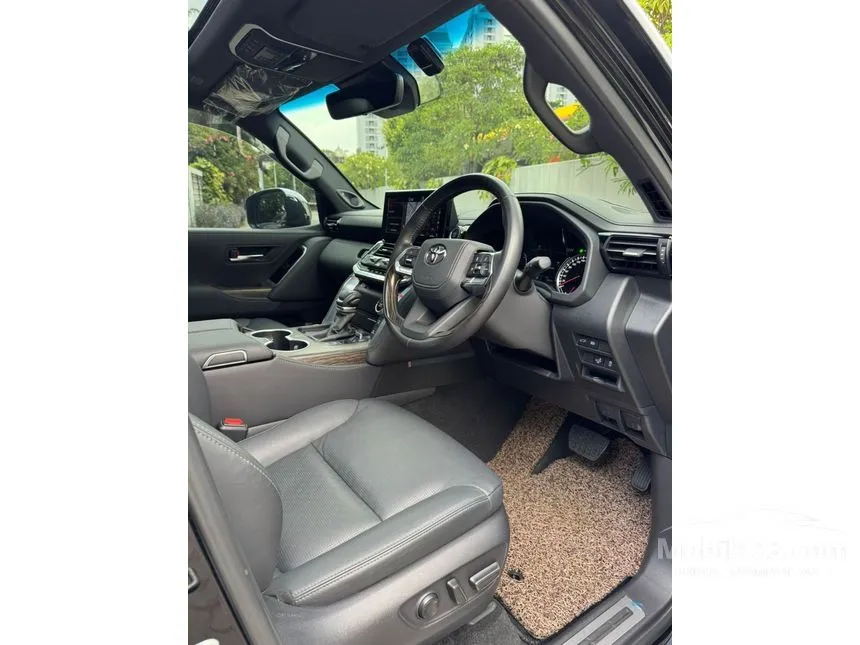 2023 Toyota Land Cruiser 300 VX-R SUV