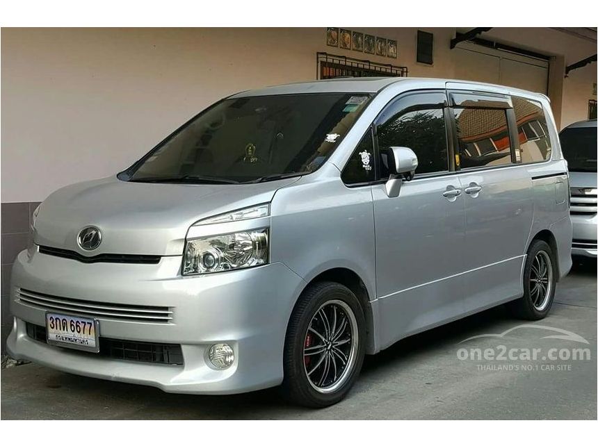 Toyota voxy azr60