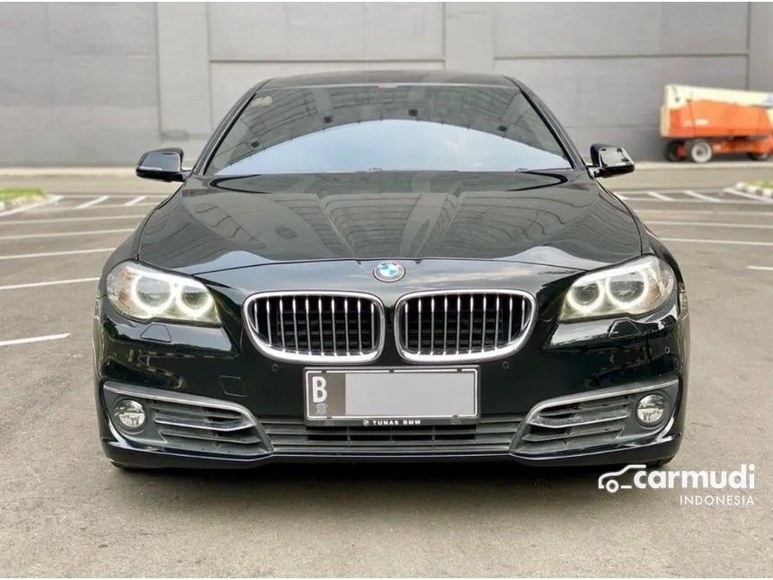 2016 BMW 520i Luxury Sedan
