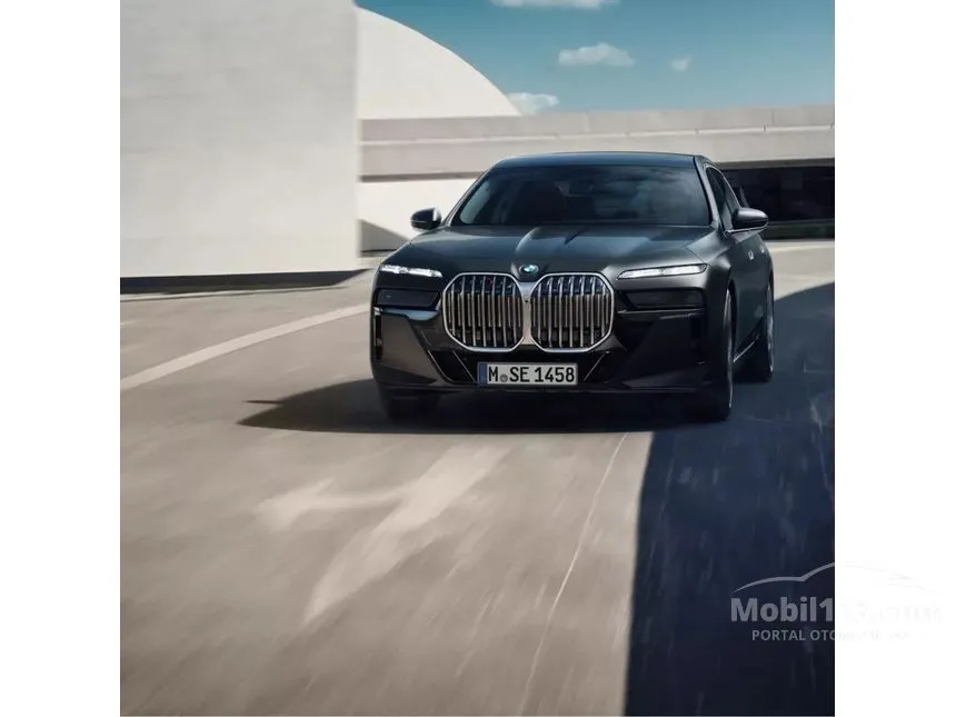 2025 BMW 735i M Sport Sedan