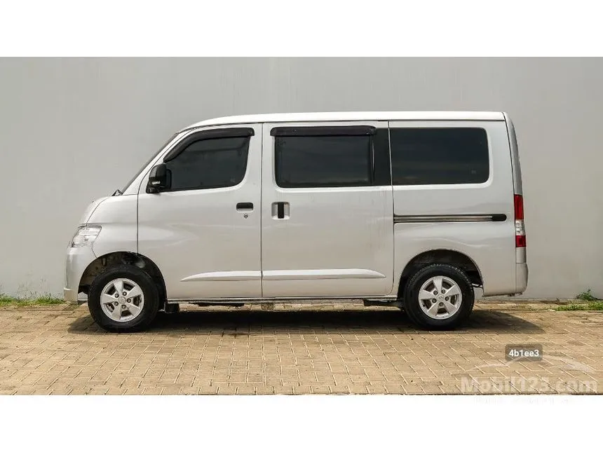 2019 Daihatsu Gran Max Mini Bus D Van