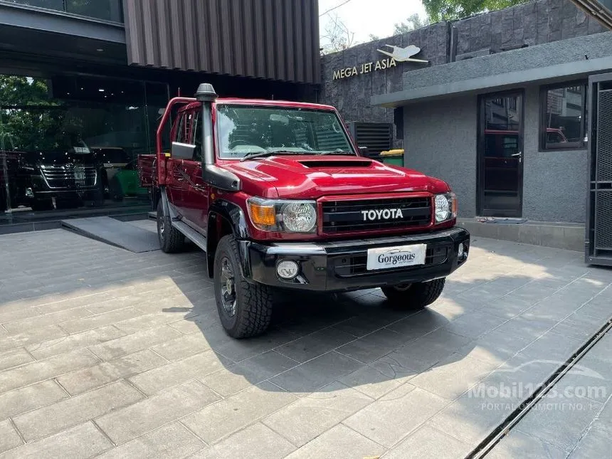 Jual Mobil Toyota Land Cruiser 2023 Double Cab Chassis 79 GXL Dual Cab 4.5 di Kalimantan Selatan Manual Pick