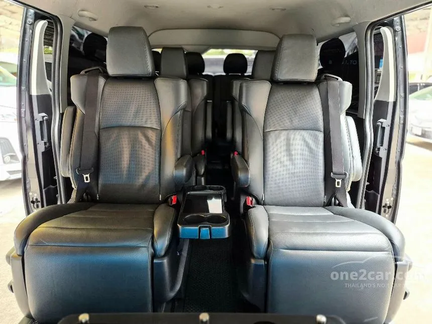 2019 Toyota VENTURY V Van