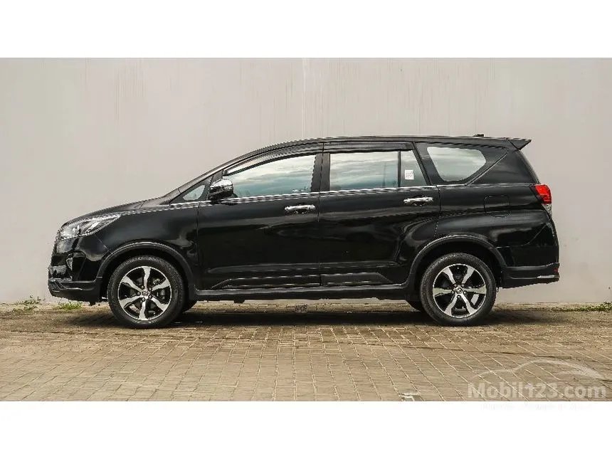 2022 Toyota Kijang Innova Venturer MPV