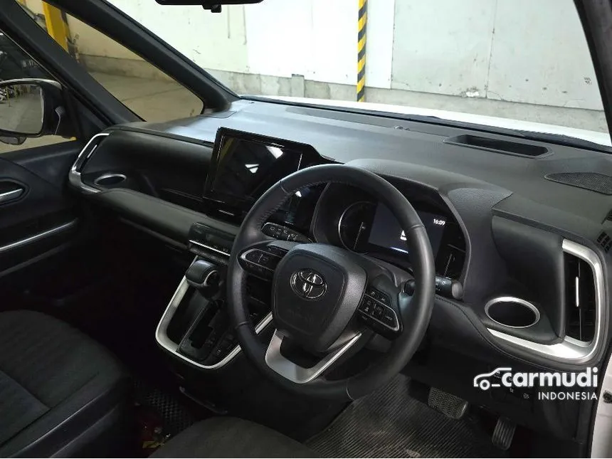 2024 Toyota Voxy (Premium Color) MPV