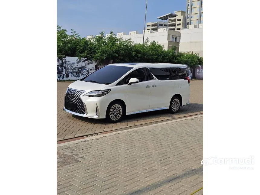 2022 Lexus LM 350 7 Seater MPV
