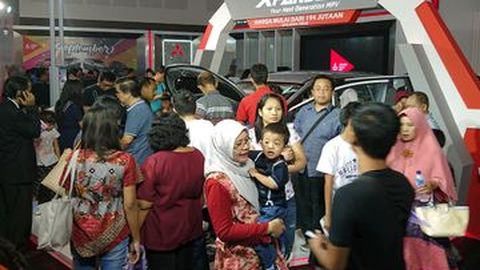 Mitsubishi Xpander dan Wuling Confero Adu Kekuatan di GIIAS Surabaya
