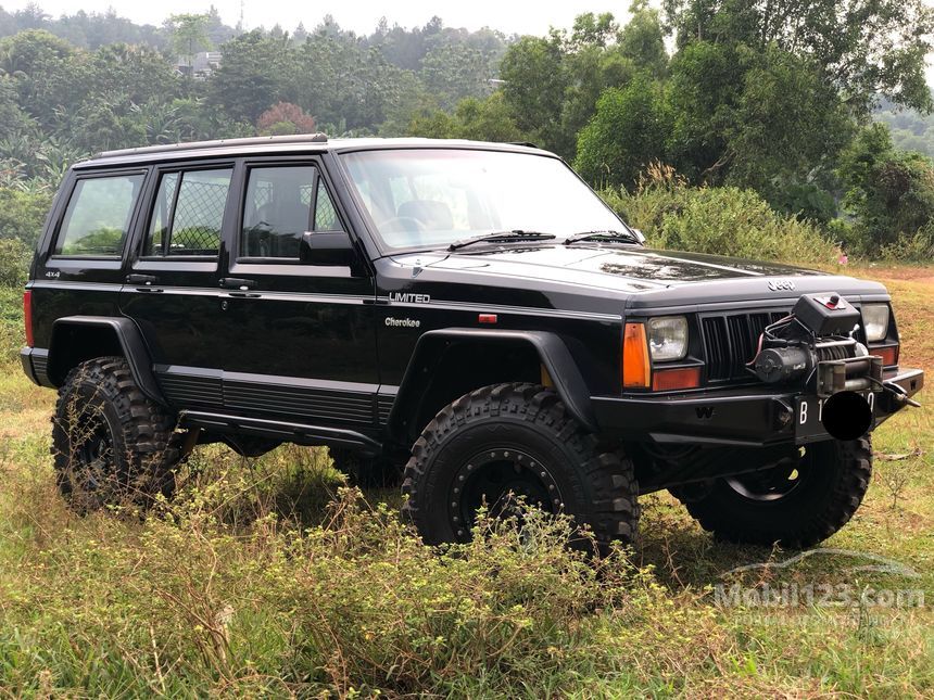 Jual Mobil Jeep Cherokee 1994 4.0 di Jawa Barat Automatic SUV Hitam Rp 